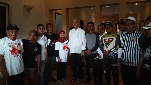 Bakal calon presiden RI 2024, Ganjar Pranowo bersama Ketua DPC PDIP Kota Banjar di Goest House Popi Banjar. Foto: Budiana Martin