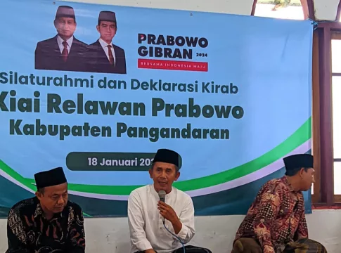 Tokoh Kyai dan Ajengan yang tergabung dalam Kyai Relawan Prabowo (Kirab) menyatakan Deklarasi dukungannya. Bertempat di Yayasan ponpes Al itqon Qiroatusabah Desa Batumalang, Kecamatan Cimerak, Kabupaten Pangandara