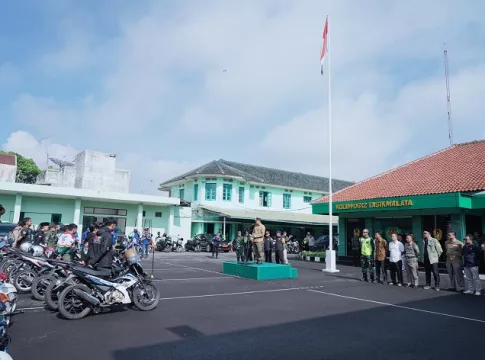 Apel Pagi di Halaman Makodim 0612 Tasikmalaya disertai pertemuan dengan Deklarasi Damai. Kemudian Pernyataan sikap dari para Ketua Club Motor di hadapan forkopimda. FOTO: Seda