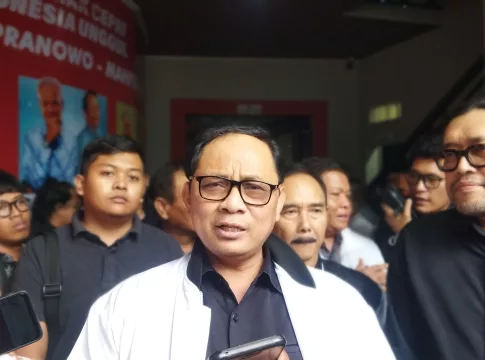 Wakil Ketua TPN Ganjar-Mahfud untuk Pilprs 2024 Gatot Eddy Pramono Bersama Ketua TPD Ganjar-Mahfud Jawa Barat Ono Surono Saat Rapat Konsolidasi bersama Tim Pemenangan Daerah (TPD) dan relawan di Sekretariat TPD Ganjar-Mahfud. Foto: Yusuf Mugni