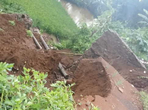 Ketpot: Kejadian bencana TPT ambrol dan saluran air Ciputri Subur yang tersumbat material longsoran di Bendasari Ciamis