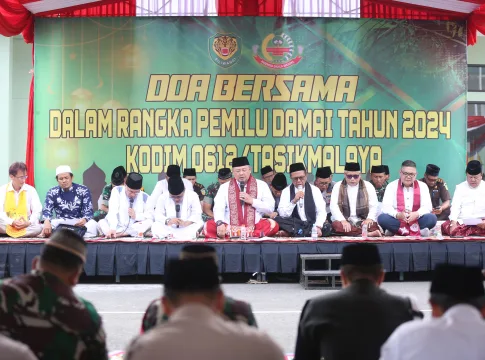 Ket foto : Pelaksanaan Doa Bersama forkopimda Kota/Kab.Tasikmalaya Dalam Menyongsong Hari Pencoblosan Pemilu Damai tahun 2024 (fokusjabar/Seda)