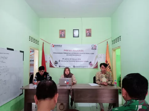 Ket foto : Ketua Panwaslu Kecamatan Kawalu Epa, Saat Memberikan Keterangan Terkait Pengawasan Logistik Pemilu (fokusjabar/Seda)