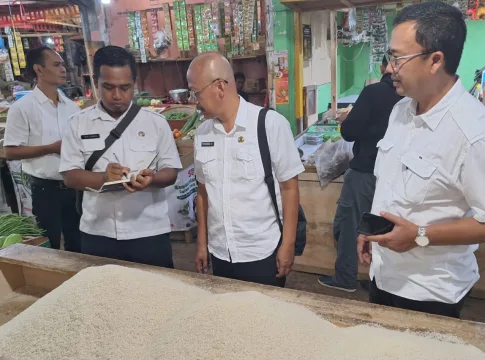 Ketpot: Dinas UMKM dan Perdagangan Kabupaten Ciamis saat monitoring kenaikan harga beras di sejumlah Pasar milik Pemkab Ciamis