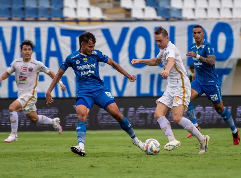 Persib Bandung Menang 2-1 vs Persija Jakarta - Fokus Jabar