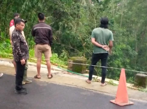 Ketpot: Tebing setinggi 20 meter di wilayah Desa Gunungsari Kecamatan Sadananya Ciamis yang longsor