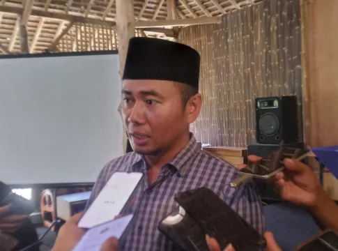 Keterangan Foto: ketua KPU kabupaten Pangandaran, Muhtadin menjelaskan tekhnis penalonan Bupati/Wakil Bupati Pangandaran untuk Pilkada 2024