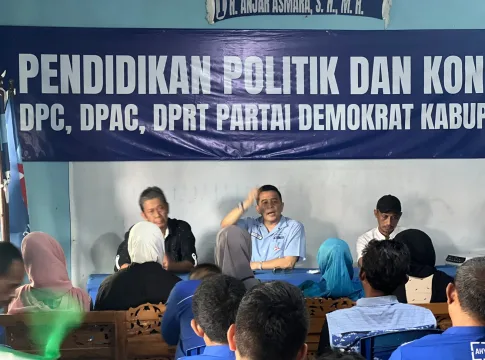 Keterangan Foto: DPC Demokrat Ciamis menggelar Pendidikan Politik dan Konsolidasi DPC, DPAC dan DPRT partai Demokrat Ciamis, di Kantor DPC Demokrat Ciamis, Jumat (5/4/2024).