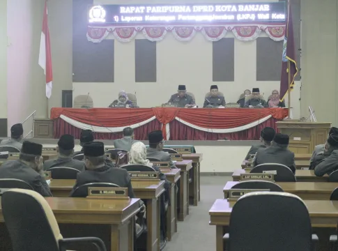 Keterangan Foto: Rapat paripurna DPRD terkait penyampaian hasil pembahasan rancangan awal pembangunan jangka panjang daerah (RPJPD) Kota Banjar Tahun 2025-2045