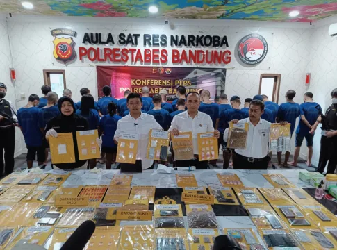 Kasat Narkoba Polrestabes Bandung, saat menggelar Press Release kejahatan Narkotika (ist)