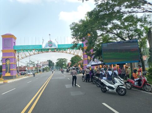 Keterangan Foto: Operasi Pemeriksaan Pajak Kendaraan Bermotor di Depan Kantor Kecamatan Cijeunjing