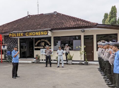 Keterangan Foto: Persiapan Operasi Gabungan Pemeriksaan Pajak Kendaraan Bermotor di Halaman Polsek Cikoneng Ciamis