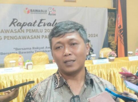 Caption: ketua Bawaslu Kabupaten Pangandaran, Iwan Yudiawan