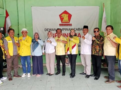 Caption: Pengurus Golkar Pangandaran saat menyambangi kantor DPC Gerindra