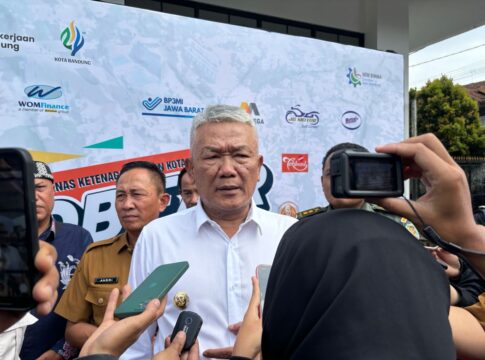 Penjabat (Pj) Wali Kota Bandung, Bambang Tirtoyuliono akan menindak tegas Aparatur Sipil Negara (ASN) di lingkungan Pemkot Bandung yang akan kedapatan bermain judi online.