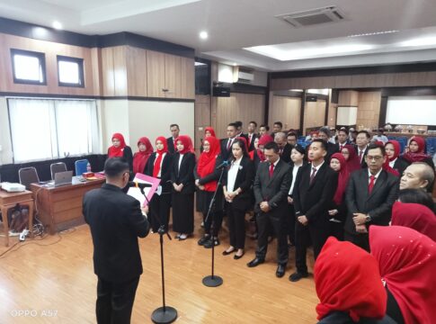 Ket foto : Pelantikan PD Ikatan Notaris Indonesia (INI) Kota Tasikmalaya di Aula Balekota Tasikmalaya (fokusjabar/Seda)