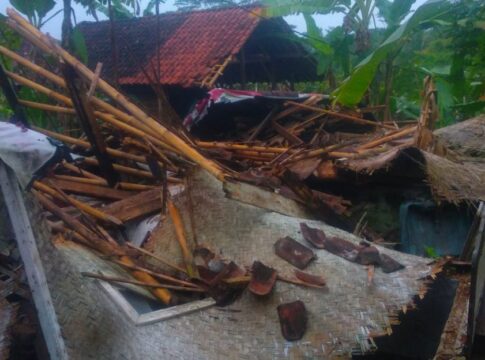 rumah ambruk fokusjabar.id