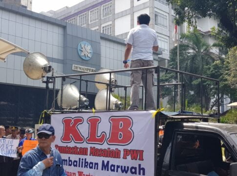 Ketfot: Wartawan PWI Gelar Aksi, Desak DK Segera Gelar KLB. Foto (Istimewa)