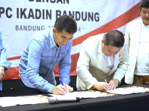 Perumda Tirtawening Kota Bandung bersama DPC Ikatan Advokat Indonesia Bandung, menandatangani Nota Kesepahaman ( MoU ) tentang bantuan hukum terkait Legalitas Aset dan Penagihan Piutang Pelanggan.