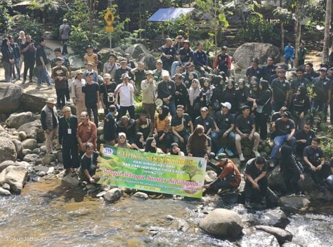 Keterangan foto: PDAM Tirta Galuh dan Komunitas Lokal Tanam 1000 Pohon di Ciamis untuk Peringati Hari Sungai Nasional (Fauza).