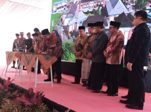 Bupati Tasikmalaya Ade Sugianto meresmikan nama RSUD KHZ Musthafa