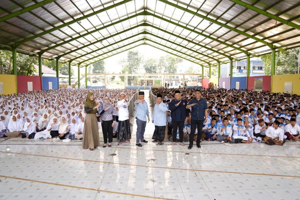 Ketfot : Ilham Akbar Habibie Sapa Santri pesantren Miftahul Huda 2 Bayasari (Instagram Ilham Akbar Habibie)