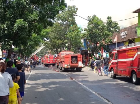 Ketfot: Dua unit gudang sepatu dan tas yang berada di Jalan Cibaduyut, Kota Bandung ludes terbakar dilalap si jago merah Kamis (8/8/2024).