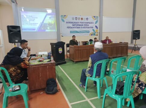 Keterangan foto: PWI Ciamis jadi pemateri penyampaian informasi Desa (fauza).