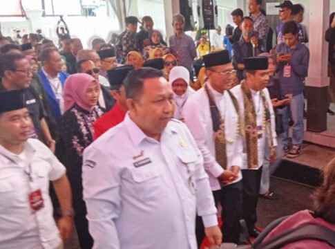 Ketpot: Pasangan Bacalon Bupati dan Wakil Bupati Herdiat-Yana (HY) saat mendaftar di KPU Ciamis