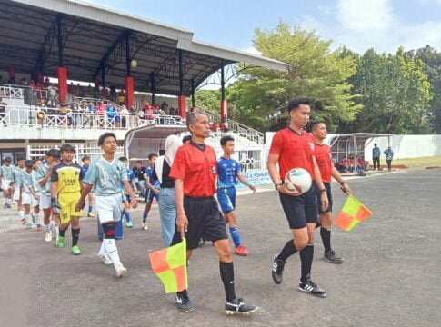 Ket foto : Kejuaraan Sepakbola Piala Soeratin tingkat Kota Tasikmalaya, kembali bergulir di Stadion Wiradadaha Tasikmalaya (fokusjabar/Seda)