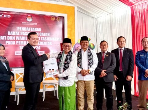 Pasangan Cecep-Asep mendaftar ke KPU untuk Pilkada 2024.