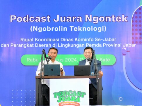 Caption: Sekretaris Daerah Provinsi Jawa Barat memberikan arahan pada Rapat Koordinasi Diskominfo Provinsi dan Kabupaten/Kota se-Jawa Barat dengan tema Ngontek (Ngobrolin Teknologi) di Aula Barat Gedung Sate, Bandung, Rabu (7/8/2024).(Foto: Biro Adpim Jabar)