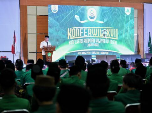 Caption: Penjabat Gubernur Jawa Barat Bey Machmudin memberikan sambutan pada Konferensi Wilayah (Konferwil) XVII/ 2024 GP Ansor Jabar di UPT Asrama Haji Kota Bekasi, Selasa (6/8/2024).(Foto: Biro Adpim Jabar)