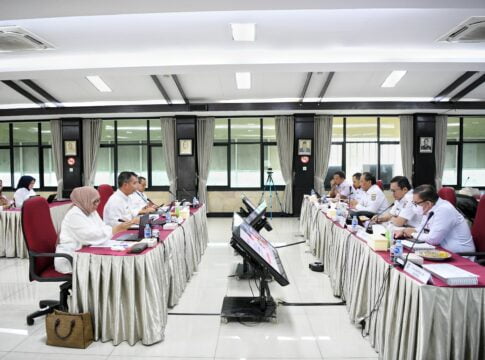 Caption: Pj Gubernur Jabar Bey Machmudin Ikuti Evaluasi Kinerja Triwulan IV Penjabat Gubernur