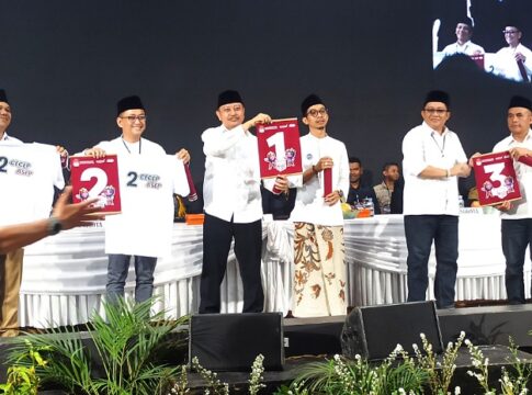 KPU Kabupaten Tasikmalaya menetapkan nomor urut pasang calon bupati dan wakill bupati Tasikmalaya.