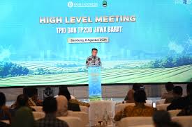 Caption Pj Gubernur Jawa Barat Bey Machmudin Menghadiri High Level Meeting Tim Pengendalian Inflasi Daerah (TPID) dan Tim Percepatan dan Perluasan Digitalisasi Daerah (TP2DD) se-Jawa Barat