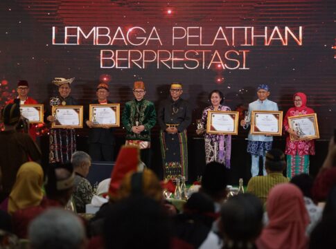 BPSDM Jabar Raih Penghargaan Makarti Bhakti Nagari 2024