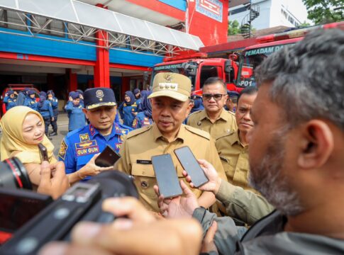 Penjabat Wali Kota Bandung, A. Koswara meminta Dinas Pemadam Kebakaran dan Penanggulangan Bencana (Diskar PB) mengevaluasi dan menginventarisir peralatan yang digunakan saat operasionalnya-Ist-