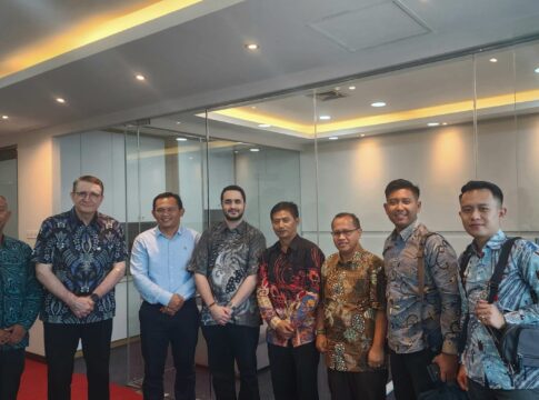 Ket foto : Pj Walikota Tasikmalaya Cheka Virgowansyah bersama Investor dari Negara Qatar Mr. Ali Hadji di Gedung Sapta Pesona Menara Merdeka Jakarta (dok Prokopim)