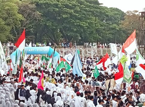 Ket foto : Ribuan Santri Penuhi Stadion Sepakbola Wiradadaha Kota Tasikmalaya, Peringati Hari Santri Nasional (HSN) Ke-10 2024 (fokusjabar/Seda)