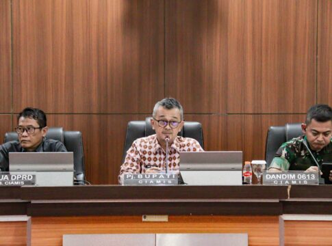 Ketfot: Pj Bupati Ciamis Saat Pimpin Rakor Persiapan Pilkada 2024 di Aula Setda Ciamis