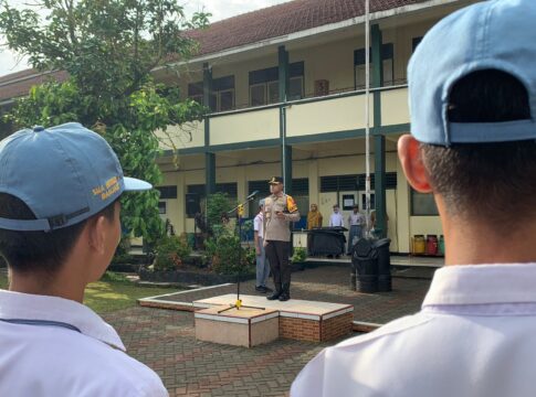 Upaya Mencegah Kenakalan Remaja, Kapolres Banjar Pimpin Upacara di SMAN 1 Banjar