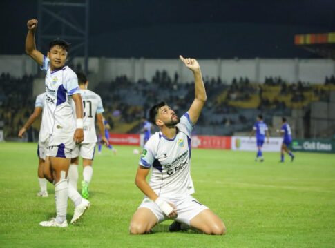 Foto: Pemain PSKC Cimahi, Matheus Vieira, merayakan golnya ke gawang PSPS. (Media officer PSKC)