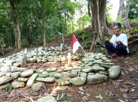 Ketpot ; Juru kunci (Kuncen) Petilasan Gajah Barong Ciamis Kusnadi (82)