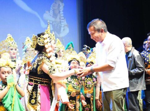 Bey Machmudin Apresiasi Dedikasi Maestro Tari Sunda Indrawati Lukman