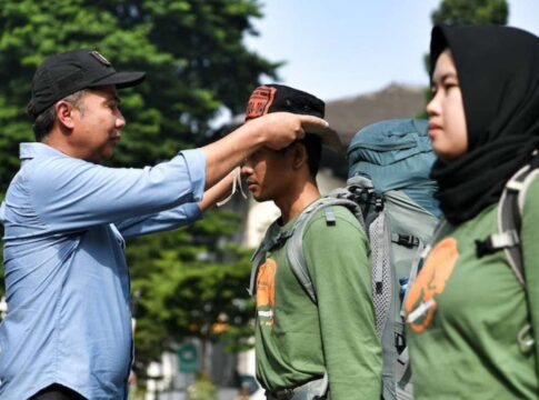 Lepas Peserta Sekolah Gunung Hutan Wanadri 2024, Bey: Bentuk Kedisiplinan dan Cinta Tanah Air