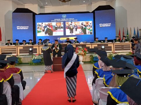 Ketpot: Moment wisuda STIKes Muhammadiyah Ciamis Bertempat di Gedung Islamic Centre ( Gedung KH Irfan Hilmi)