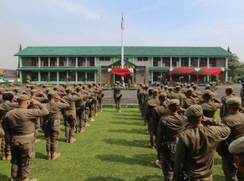 Satuan Polisi Pamong Praja (Satpol PP) Kota Bandung menyiagakan 678 personel gabungan terdiri dari 574 anggota Satpol PP dan 104 Linmas Untuk Mengamankan Natal dan Tahun Baru (Nataru)