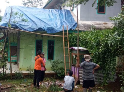 Ketpot: Tim BPBD Ciamis saat berada di lokasi kejadian di wilayah Kecamatan Jatinagara