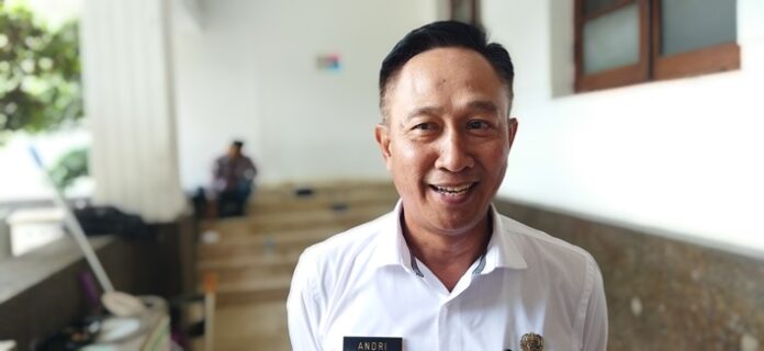 Kepala Dinas Ketenagakerjaan (Disnaker) Kota Bandung, Andri Darusman mengatakan, penetapan UMK Kota Bandung tahun 2025 akan dilakukan sesuai Peraturan Menteri Ketenagakerjaan (Permenaker) nomor 16 tahun 2024 tentang Upah Minimum tahun 2025